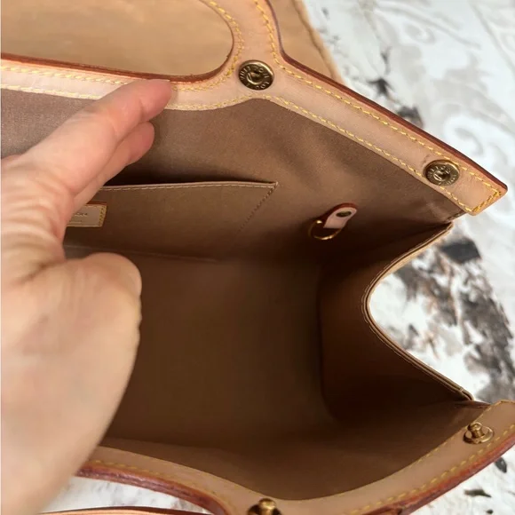 Louis Vuitton Vernis Roxbury Drive Clutch - Picture 6 of 10